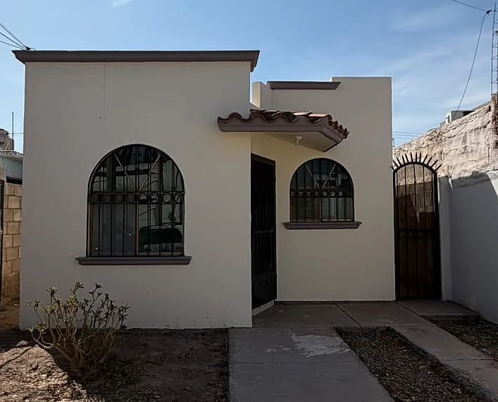 CASA EN RENTA FUENTES DEL BOSQUE