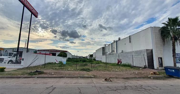 En Venta excelente y muy amplio Terreno, sobre Blvd. Rosales.