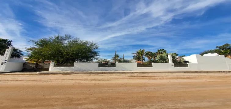 En Venta Hermosa Casa de Playa y 3 Terrenos Aledaños, Camahuiroa, Sonora.