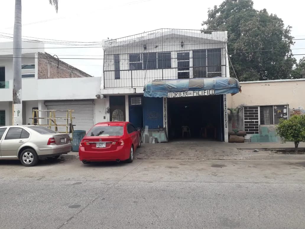 CASA CON LOCAL COMERCIAL