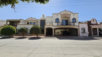 9_3040 | CASA EN VENTA de 5 recámaras, recámara en planta baja Fracc. Del Real en Los Mochis | INMOBILIARIA AHOME