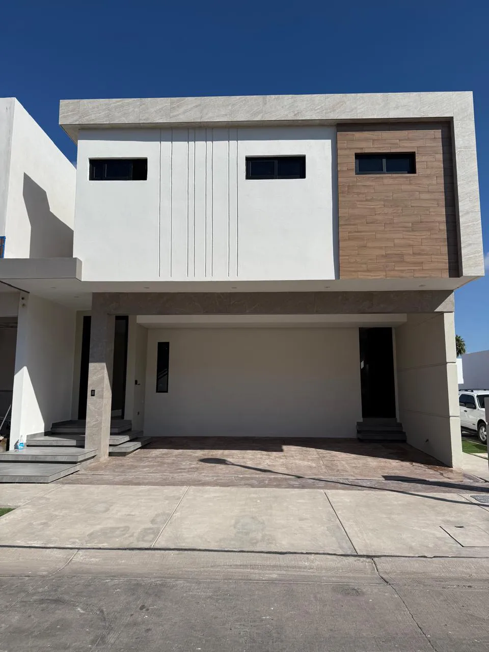 CASA EN VENTA PORTAL DE HIERRO SECCION GERMANIAS